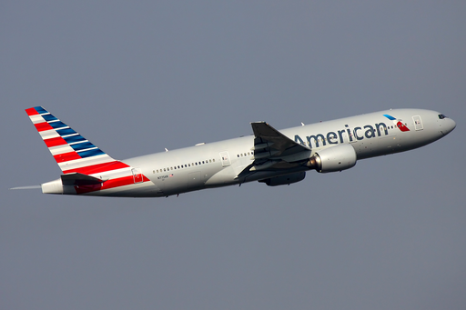 American_Airlines_Boeing_777-200ER_N775AN_PVG_2013-5-21