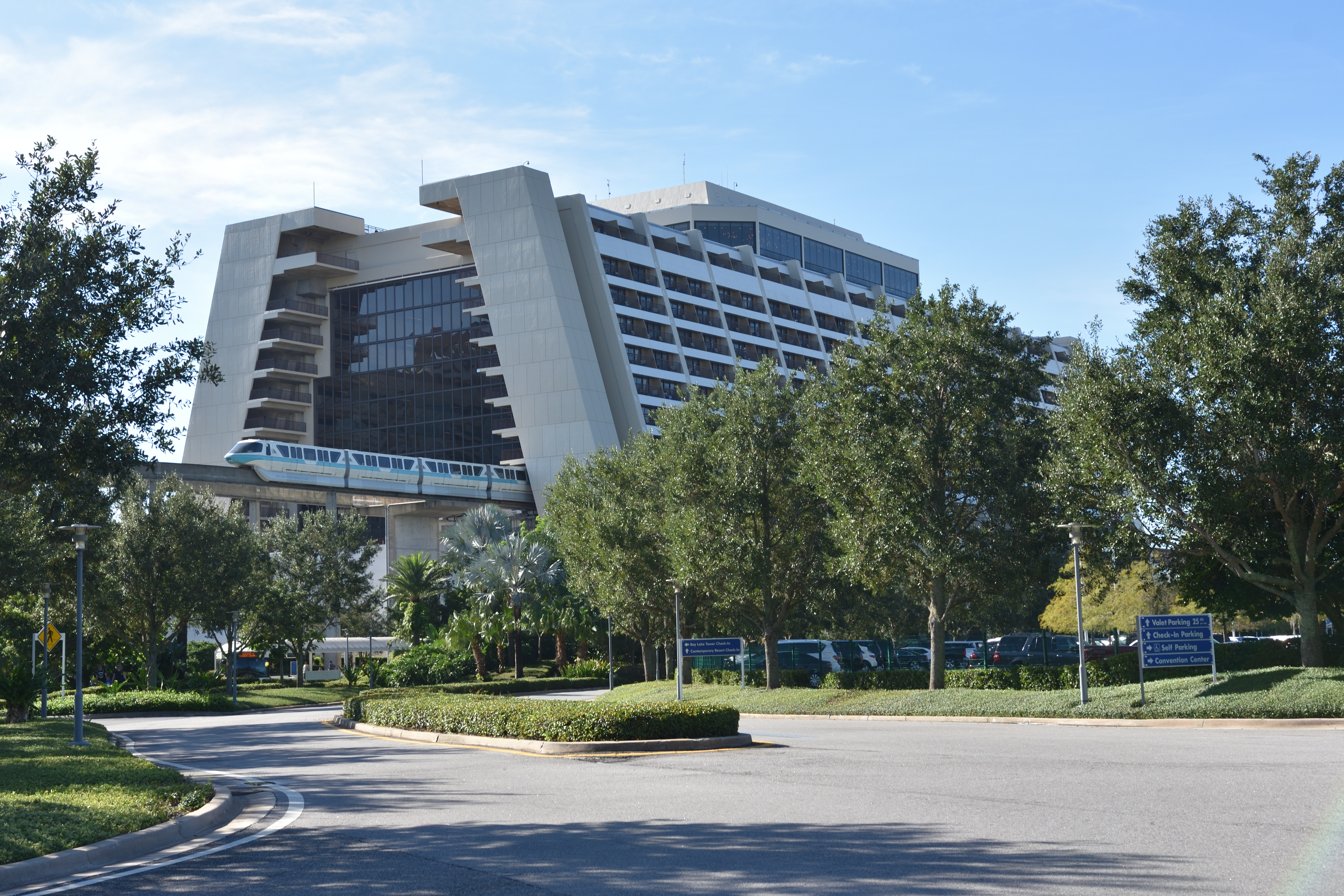 Disney's_Contemporary_Resort_Arriving_Monorail_Teal