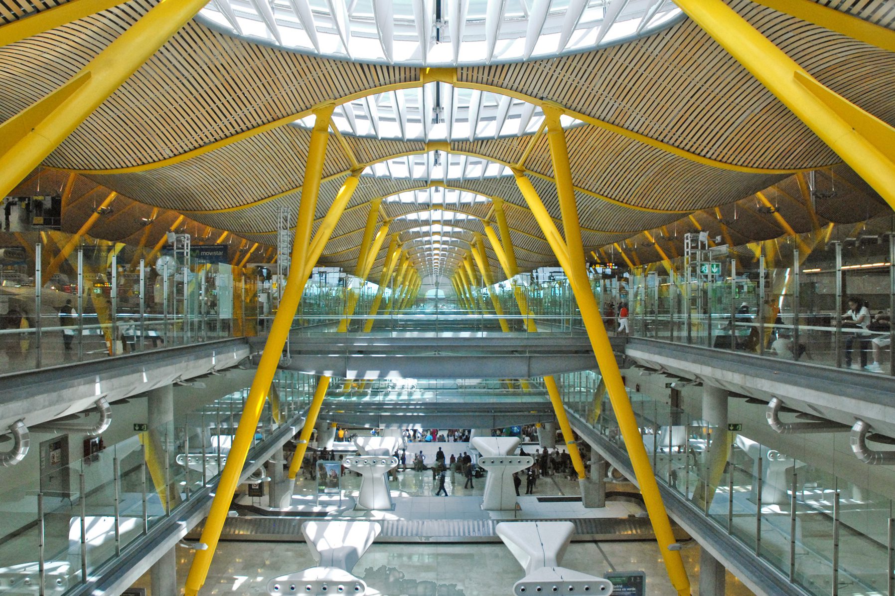 Barajas_Airport_(Madrid)_(4684560779)