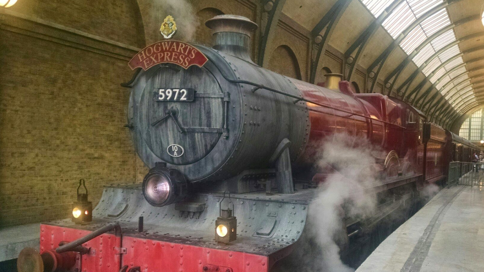 Hogwarts_Express_(16658835527)