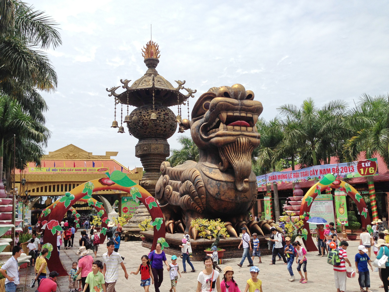 The Really Bad Harry Potter Ripoff In A Weird Vietnam Theme Park - Your ...