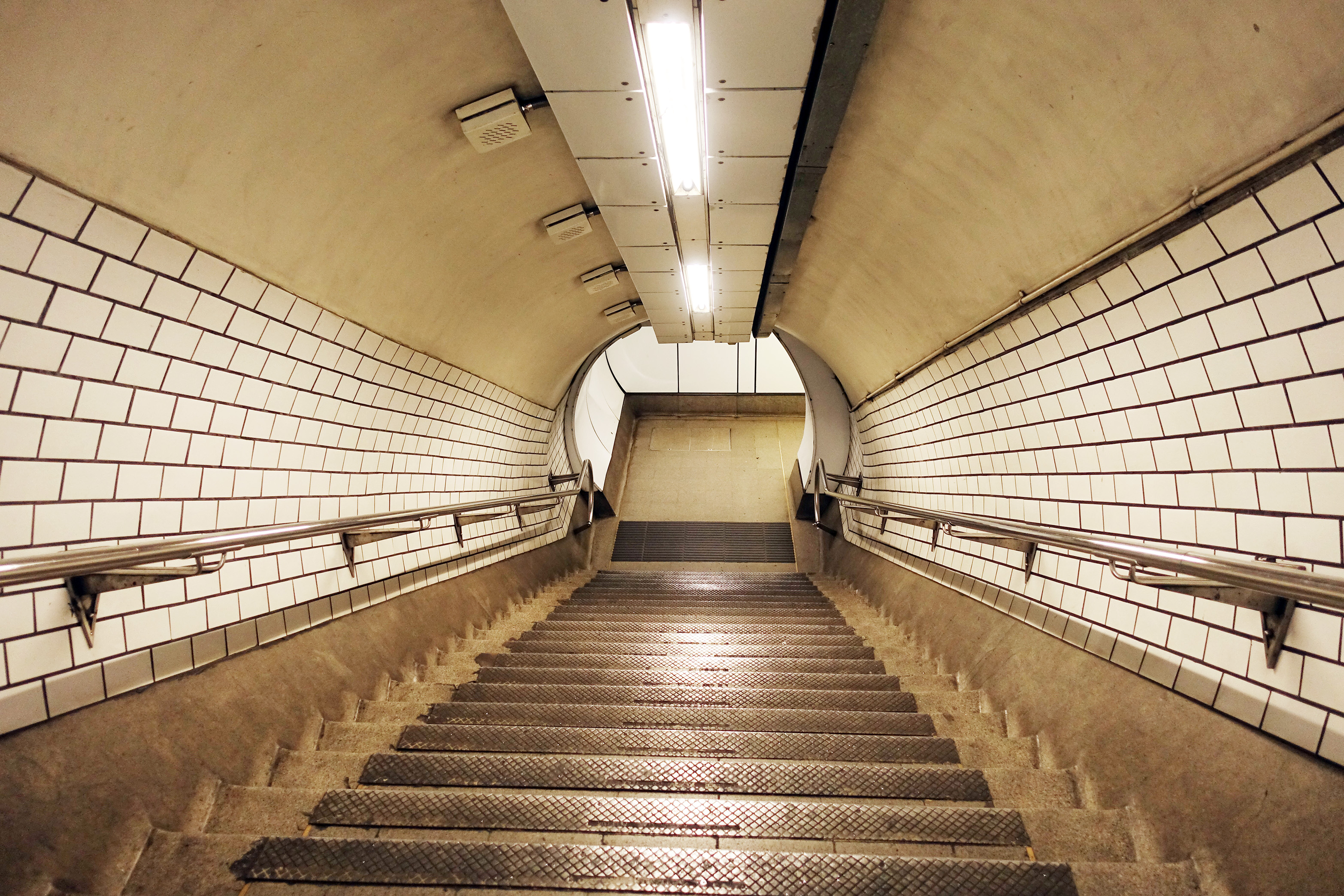 Holborn_metro_station_stairs