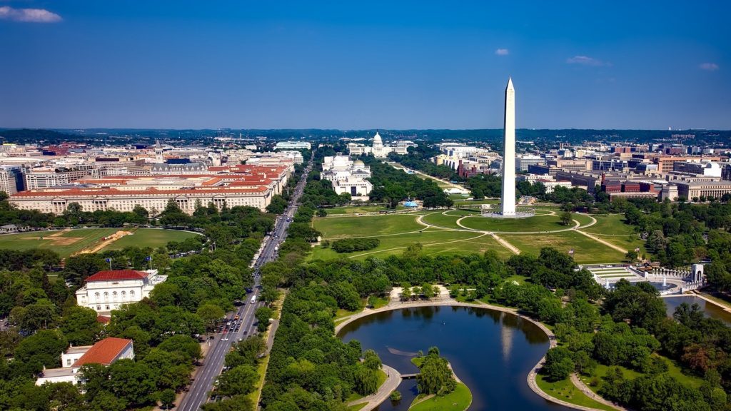 a large monument in a city