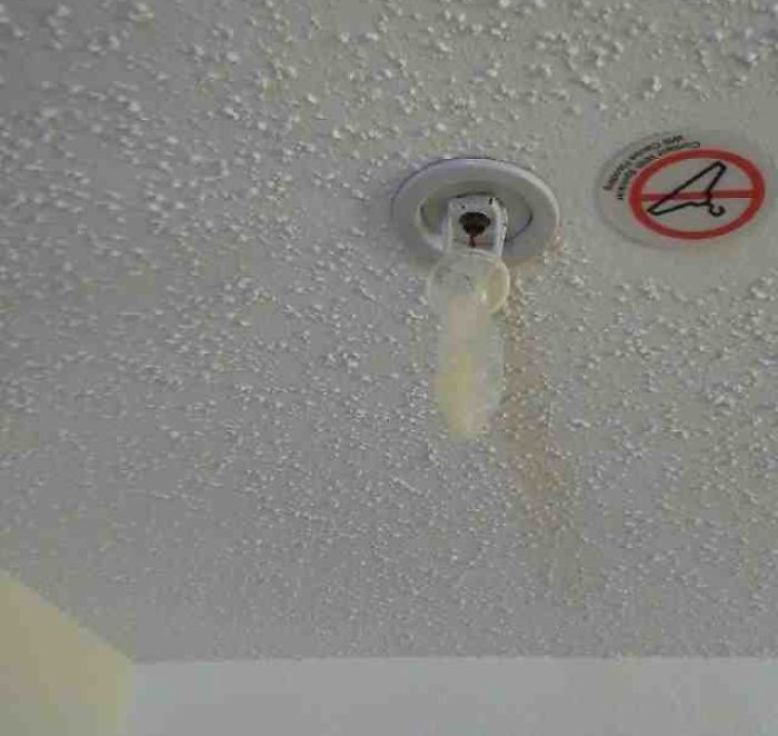 a light bulb on a ceiling
