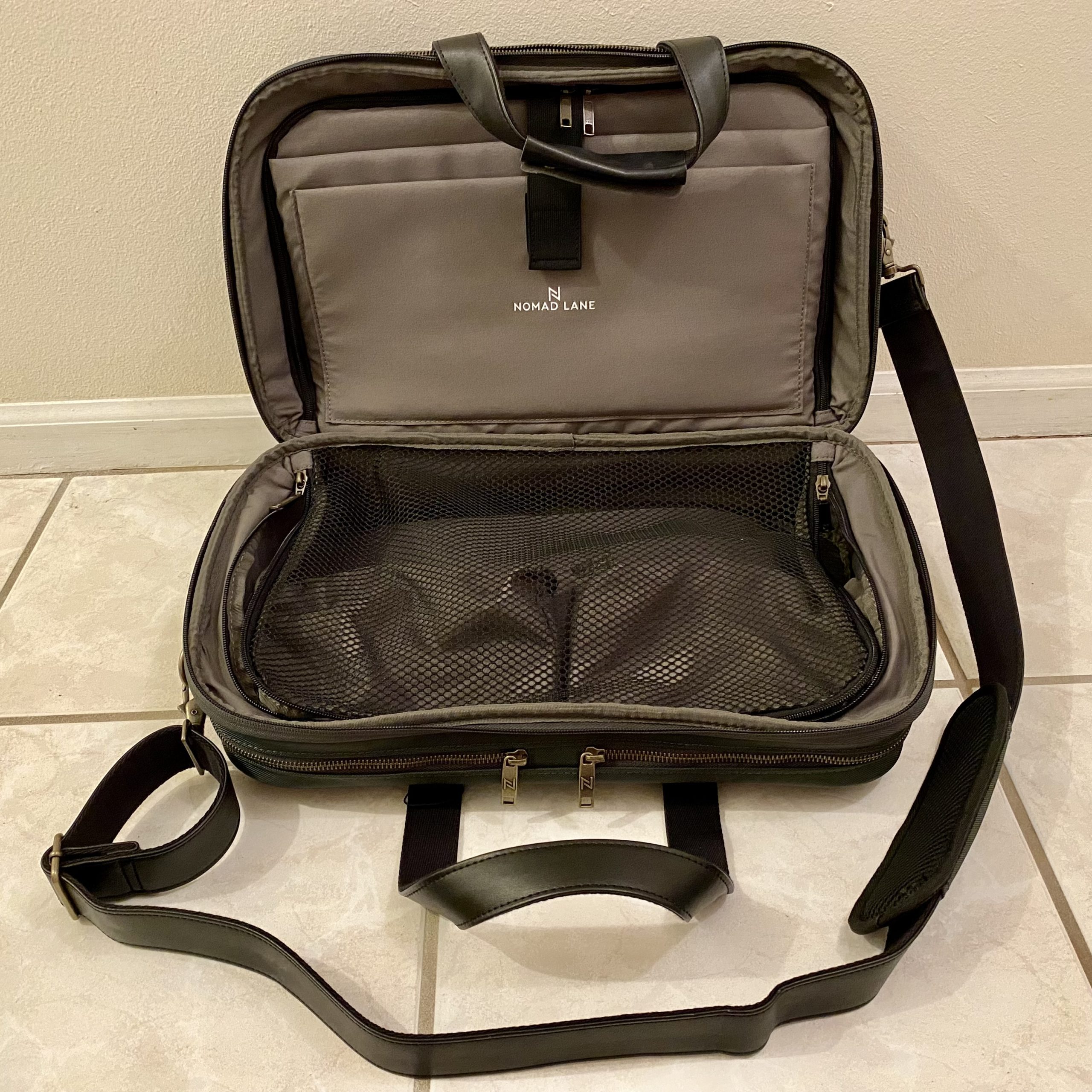 Review & Giveaway: Nomad Lane Bento Bag - One Mile at a Time