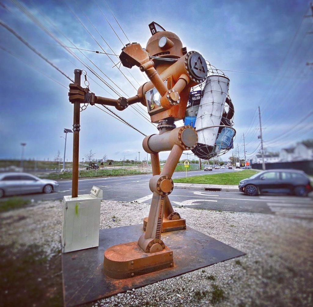 a statue of a robot