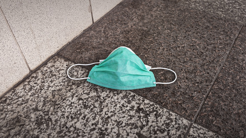 a face mask on the ground