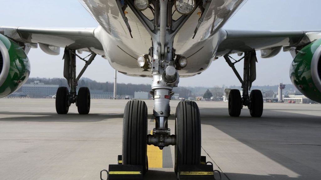 the front landing gear of an airplane