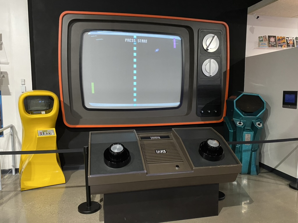 an old tv with a screen and a game machine