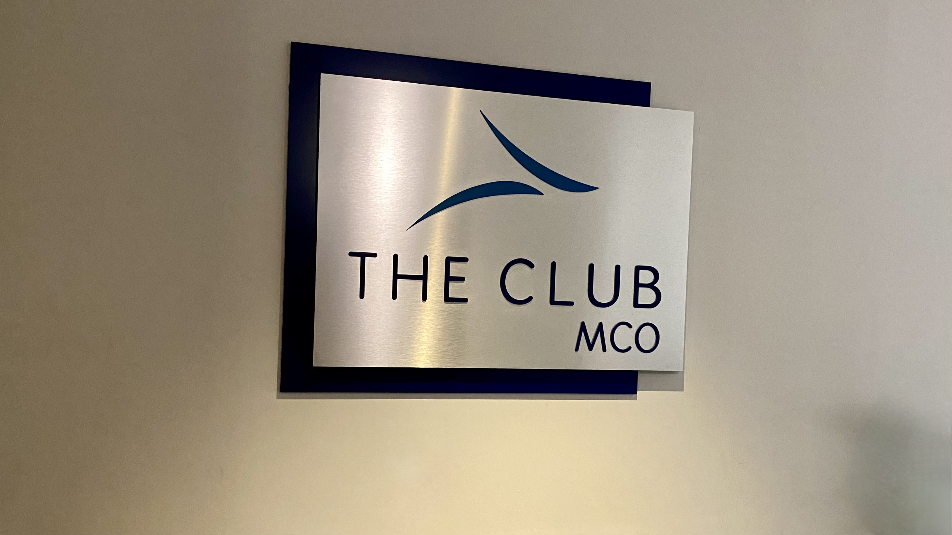 The Club Airport Lounges Now Offer Food To Order & It Needs Work - Your ...