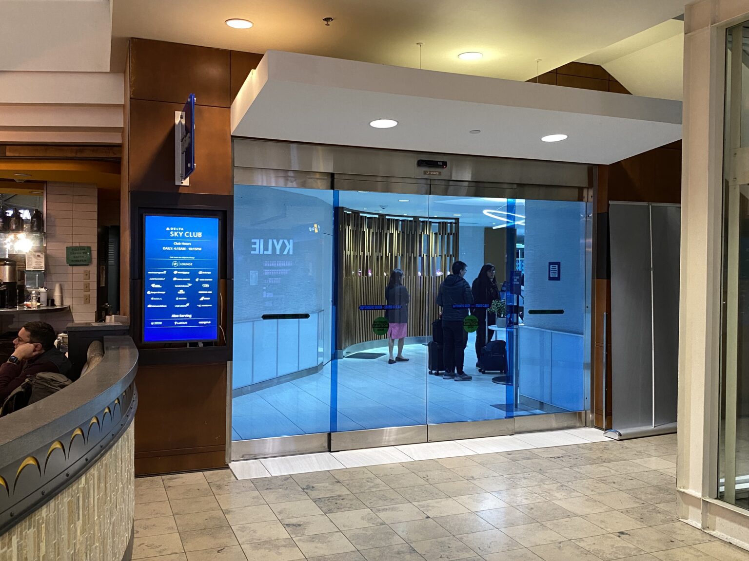 Sent to a Different Lounge: My Experience with Delta Sky Club Options ...