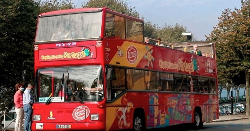 a red double decker bus