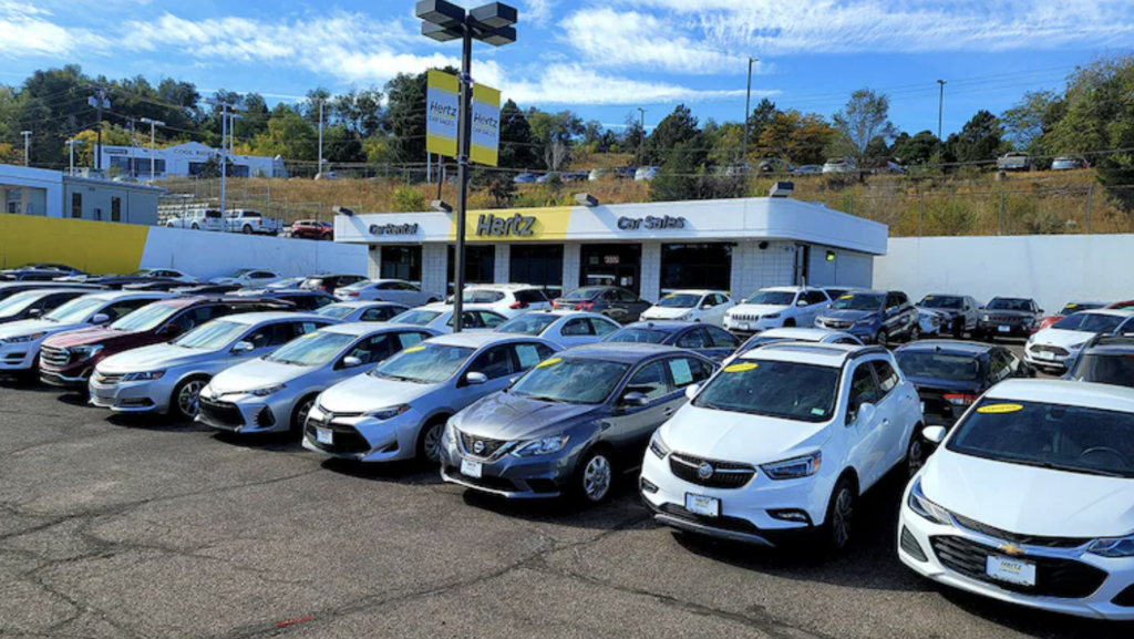 a group of cars in a parking lot