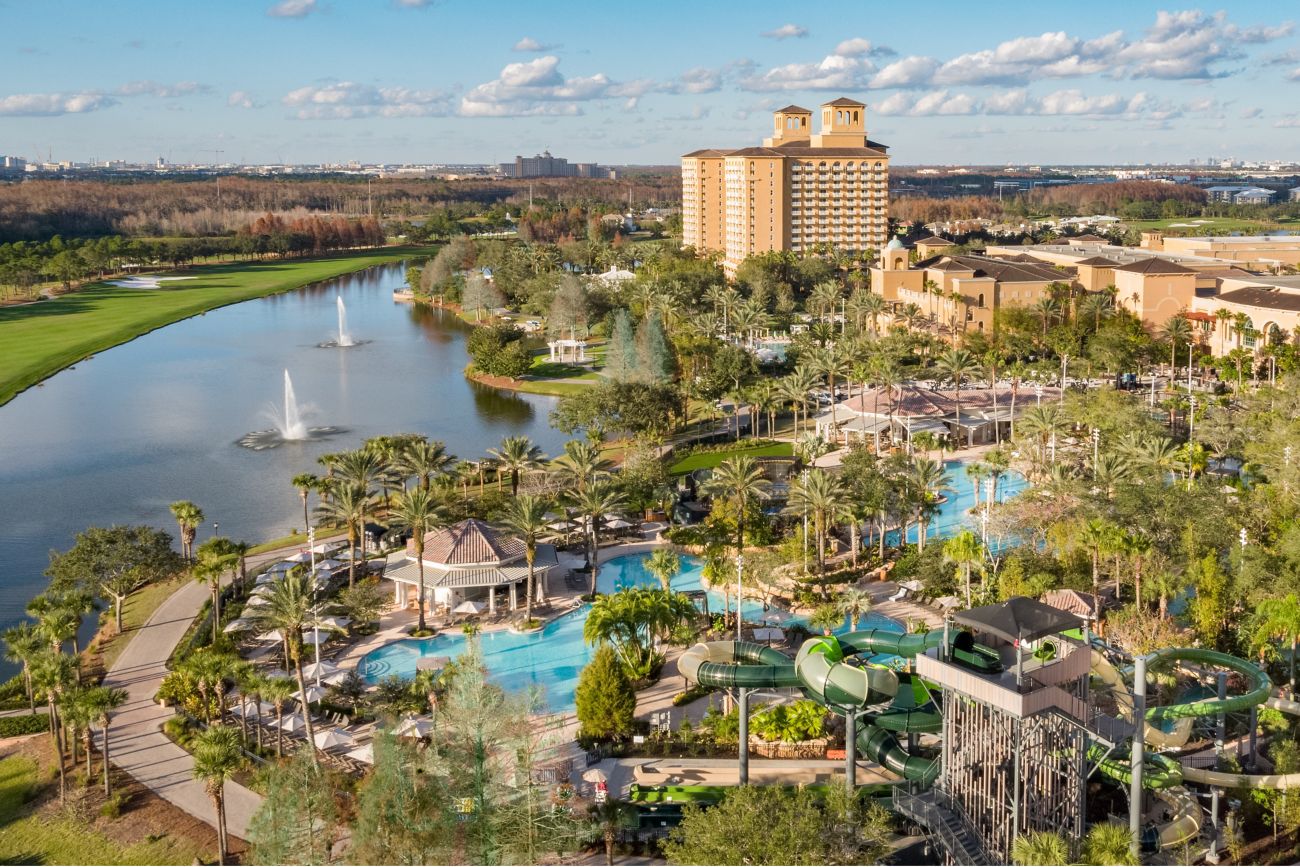 Ritz-Carlton Grande Lakes pool area