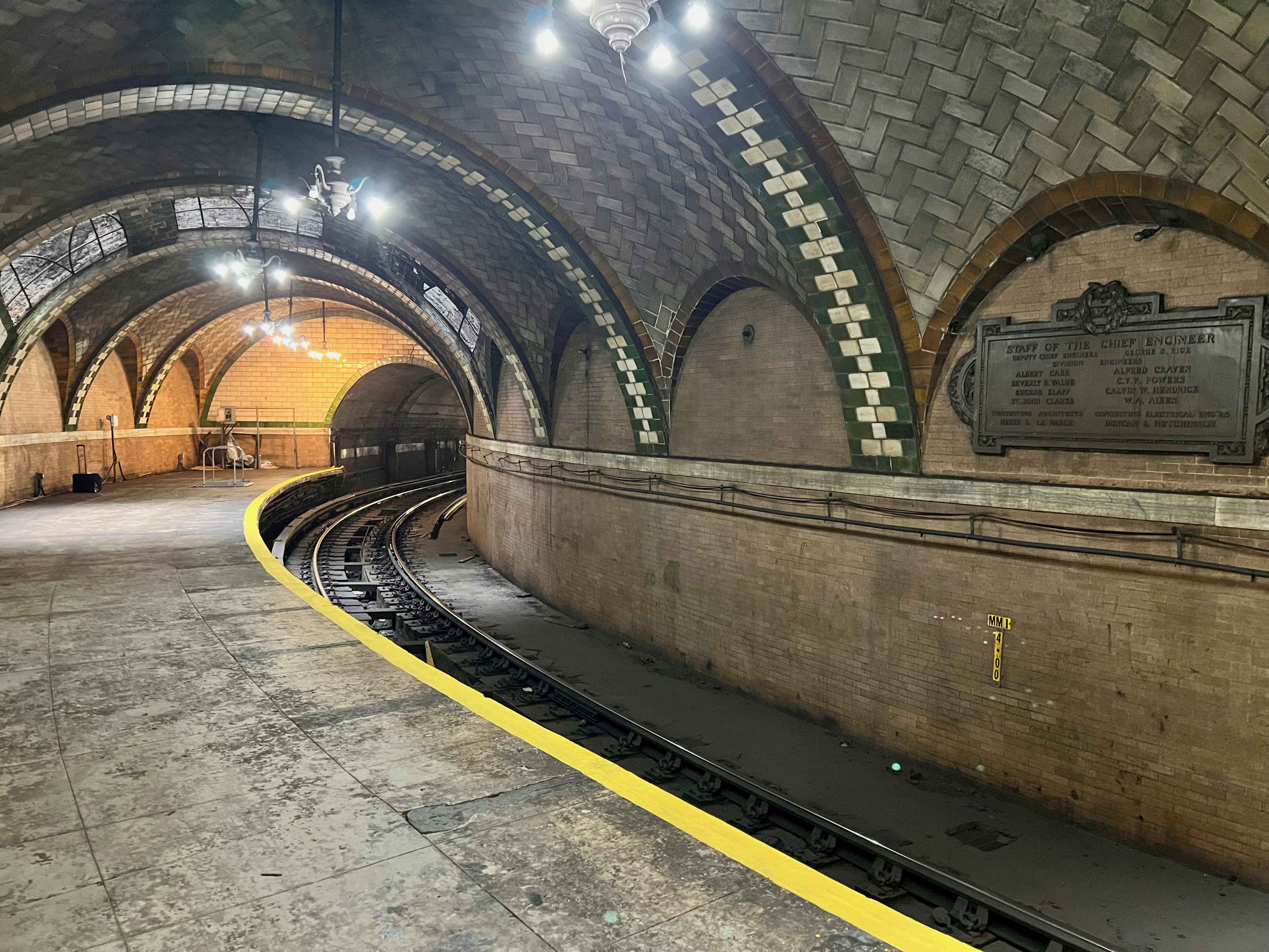 a train tracks in a tunnel
