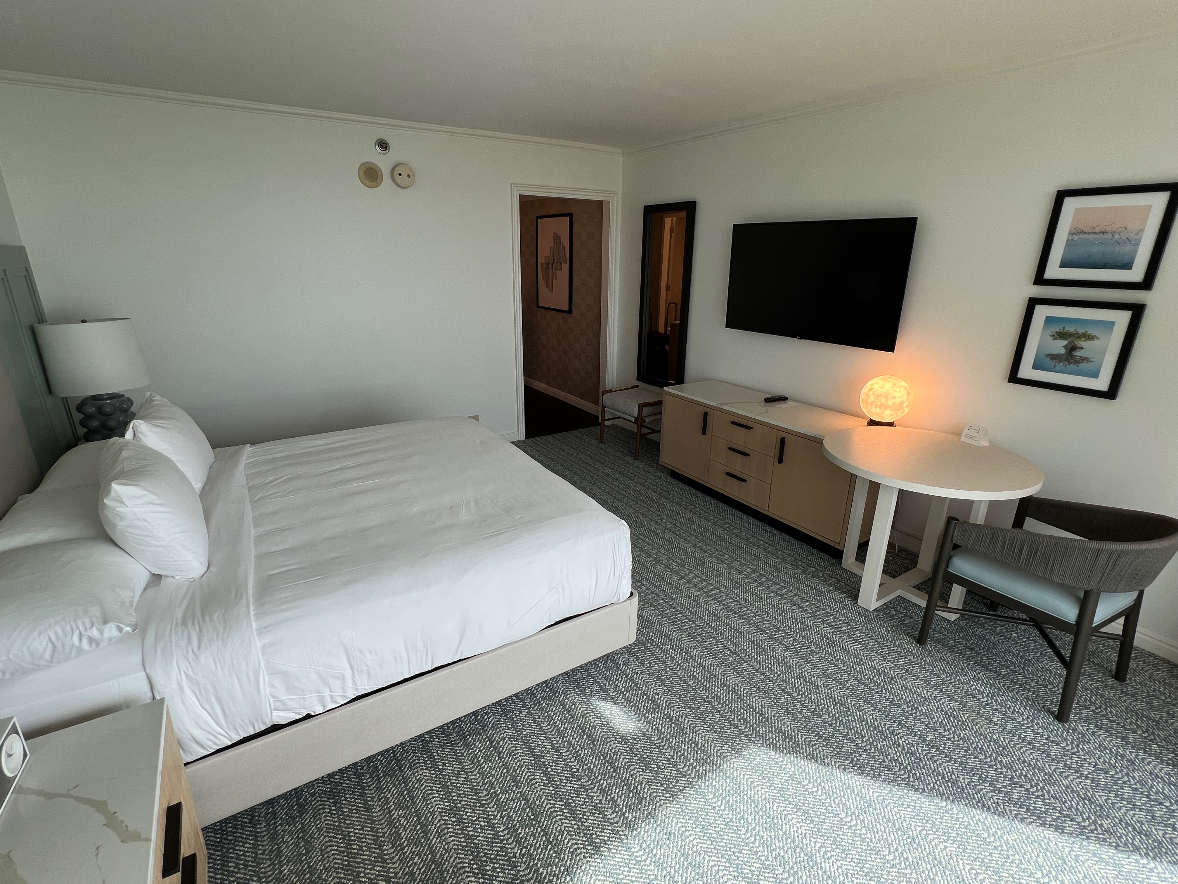 Guest room with bed and small table at the Grand Hyatt Tampa Bay